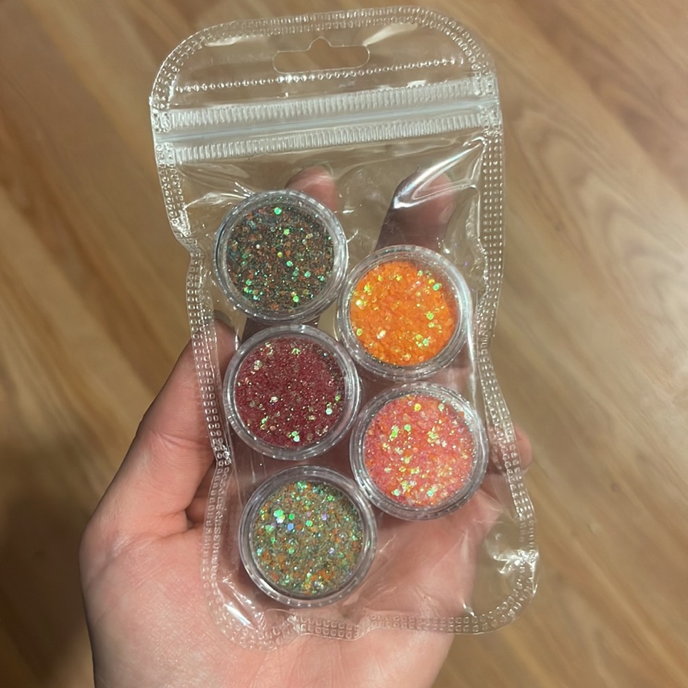 Glitter Eyeshadows - Picture 2 of 5
